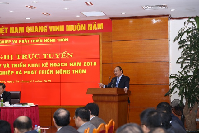 Thủ tướng: Lần đầu tiên, xuất khẩu rau, củ, quả vượt dầu thô và gạo - 2 Thủ tướng Nguyễn Xuân Phúc đánh giá cao những thành tích mà ngành nông nghiệp đạt được trong năm 2017.