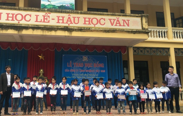 90 suất học bổng Grobest Việt Nam đến với học sinh nghèo vượt khó tỉnh Thanh Hóa - 4 Trao 60 suất học bổng cho học sinh Trường Tiểu học và THCS xã Thiệu Tâm, huyện Thiệu Hóa