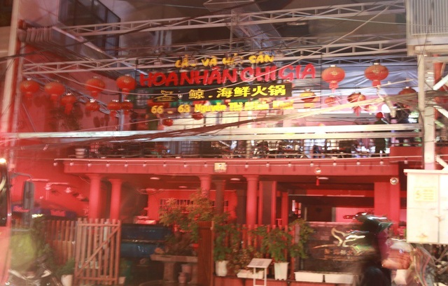 Nghi nổ bình gas gây cháy nhà hàng, 2 chiến sĩ chữa cháy bị thương - 2
Nhà hàng tại Nha Trang nơi xảy ra vụ cháy nổ.