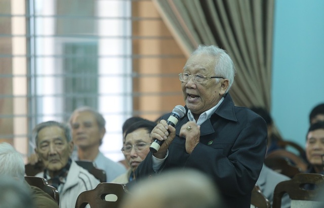 Bí thư Đà Nẵng: Tại sao Vũ “nhôm” mua được nhiều đất công như thế? - 3
Các hội viên CLB Thái Phiên bày tỏ nhiều băn khoăn và mong muốn Đà Nẵng vượt lên và làm tốt hơn sau sự cố vừa qua.