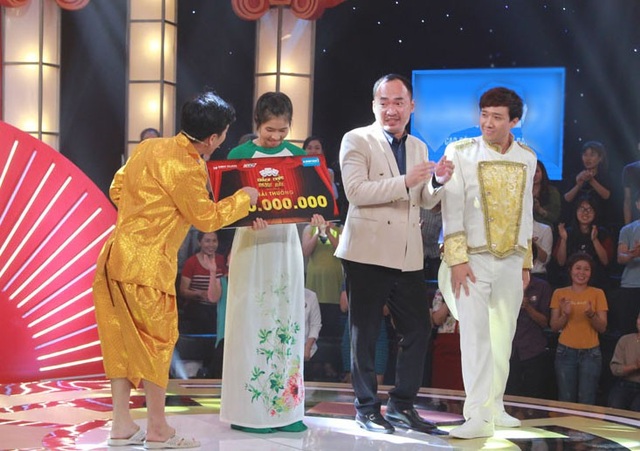 Chỉ hát nhạc dạo của Lê Cát Trọng Lý, cô sinh viên Đại học Nông lâm thắng 100 triệu - 7 Sau cùng, hai nam danh hài phấn khích lên sân khấu trao tặng giải thưởng 100 triệu đồng cho cô thí sinh. Có lẽ chính sự ngây ngô, chân thật của Hoàng Kim đã hoàn toàn chinh phục được tình cảm của cả 2 giám khảo. Như vậy, Kim Hoàng cũng giành được một suất tham gia vào vòng Gala của thách thức danh hài mùa 4.