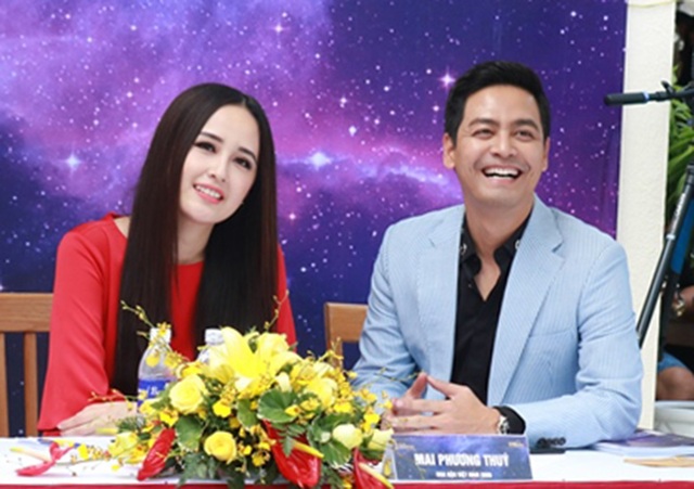 Mai Phương Thuý tiết lộ lý do nhận lời làm giám khảo Hoa hậu Hoàn vũ - 5 Mai Phương Thúy cùng Phan Anh cùng làm giám khảo trong phần thi phụ sáng nay