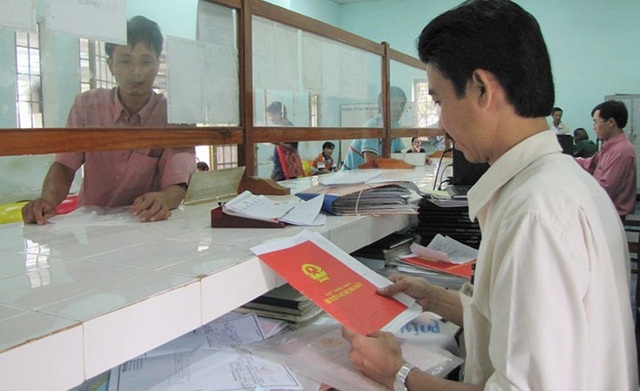 Đánh thuế chuyển đổi sổ đỏ: "Thuế chồng thuế, lo giá nhà tăng" - 1 Đề xuất đánh thuế giá trị gia tăng đối với chuyển nhượng quyền sử dụng đất được cho là thuế chồng thuế, khiến giá nhà sẽ tăng