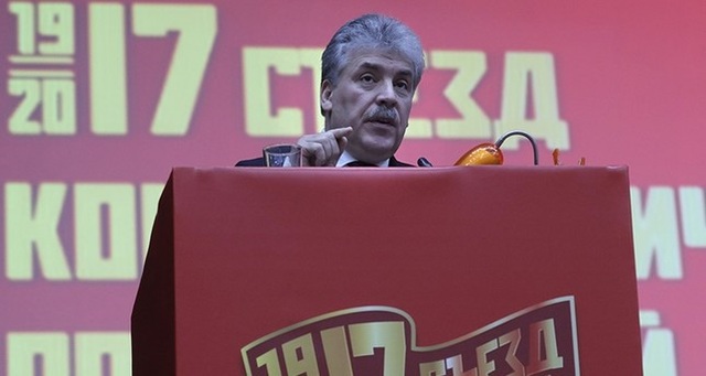 Ông chủ nông trang thách thức Tổng thống Putin trong bầu cử - 2 Ông Pavel Grudinin phát biểu tại hội nghị của đảng Cộng sản Nga tháng 12/2017 (Ảnh: EPA)