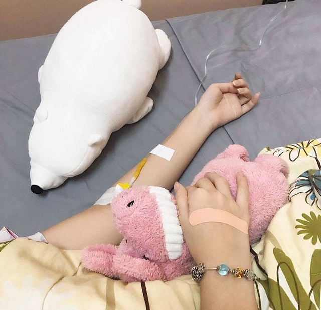 Tân Hoa hậu Đại dương ngất xỉu sau cú sốc “tước vương miện” - 2 Tân Hoa hậu Đại dương ngất xỉu sau cú sốc “tước vương miện” - 2
