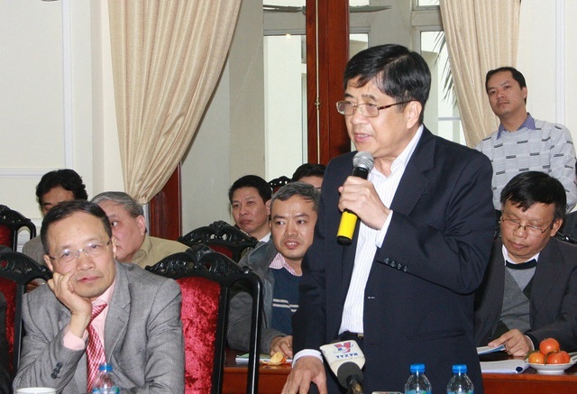 Chương trình mới: "Đích đến" của môn Tiếng Anh là khả năng giao tiếp - 1 Giáo sư Nguyễn Lộc, chủ biên chương trình môn Ngoại ngữ thông tin về đường hướng của môn Tiếng Anh trong chương trình mới (Ảnh: Bá Hải).