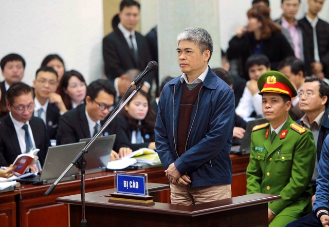 Xét xử ông Đinh La Thăng, Trịnh Xuân Thanh và đồng phạm - 11
Bị cáo Nguyễn Xuân Sơn, nguyên Phó Tổng Giám đốc PVN trả lời Hội đồng xét xử tại phần kiểm tra căn cước. Ảnh: TTXVN