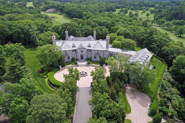 Mãn nhãn với những ngôi nhà đắt nhất nước Mỹ - 3 Ngôi biệt thự đắt nhất bang Massachusetts này nằm trong thành phố Chestnut Hill. (Nguồn: BI)