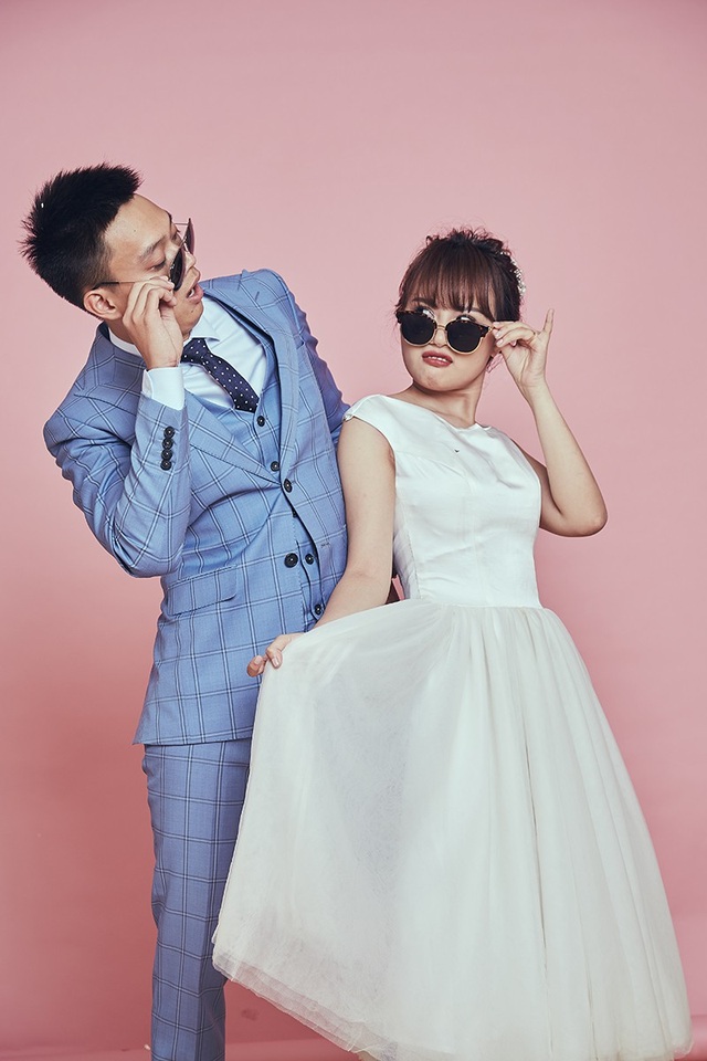 Bộ ảnh cưới “lầy lội” của cặp đôi nhạc chế - 3
“Mình yêu vợ vì cô ấy rất đáng yêu, xinh xắn, vui tính, cũng “lầy lội” giống mình...”, Nhật Anh nói.