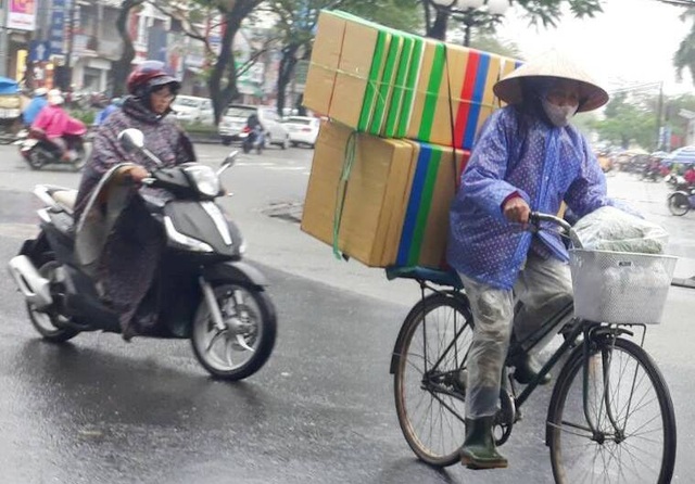 Nhịp sống người lao động dưới những cơn mưa xứ Huế - 3 Nhịp sống người lao động dưới những cơn mưa xứ Huế - 3