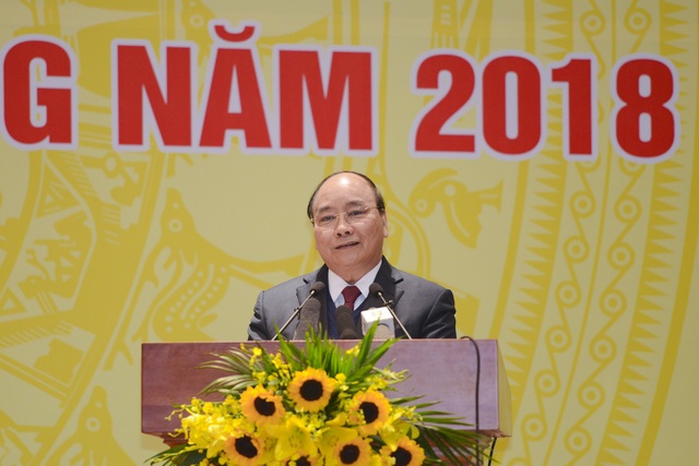 Thủ tướng giao ngành ngân hàng thực hiện tốt 8 chữ - 1
Thủ tướng Nguyễn Xuân Phúc đánh giá cao công tác điều hành chính sách tiền tệ của Ngân hàng Nhà nước trong năm qua.