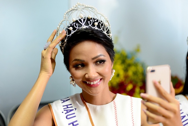 Top 3 người đẹp Hoàn vũ Việt Nam bật mí nhiều điều thú vị cùng độc giả Dân trí - 13 Top 3 người đẹp Hoàn vũ Việt Nam bật mí nhiều điều thú vị cùng độc giả Dân trí - 13