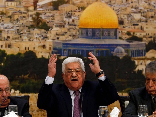 Tổng thống Palestine: “Hành động của ông Trump là cú tát thế kỷ” - 1 Nhà lãnh đạo Palestine Mahmoud Abbas chỉ trích Tổng thống Trump trong phiên họp ngày 14/1 (Ảnh: AFP)