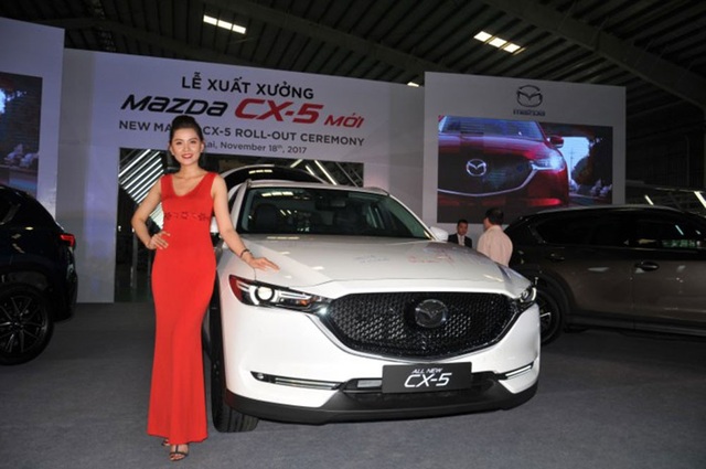 Honda CR-V tăng 150 triệu đồng, Toyota Fortuner ăn chênh hơn 100 triệu đồng - 2
Mazda CX-5 mới do THACO lắp ráp tăng giá nhẹ so với năm 2017.