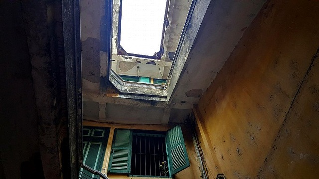 Căn nhà cổ rộng 200m2 của gia đình giàu nức tiếng phố Hàng Đào - 12
Ông Thái An kể, thời gian kinh doanh lụa thịnh vượng nhất của gia đình ông, những căn phòng này tràn ngập hàng xuất khẩu đi các nước Lào, Thái Lan, Ấn Độ... Ảnh: Nhật Linh