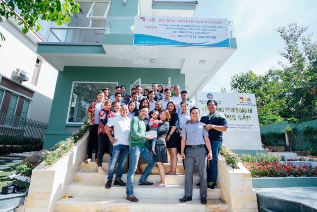 Công ty Bất Động Sản Đảo Vàng (GIS) khai trương văn phòng thứ 2 tại Phú Quốc - 2 Tập thể CBNV Công ty Đảo Vàng và Đối tác tham dự lễ khai trương