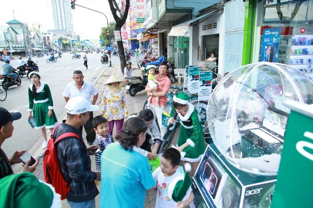 Acer mang quả cầu tuyết khổng lồ đi khắp Việt Nam - 3
