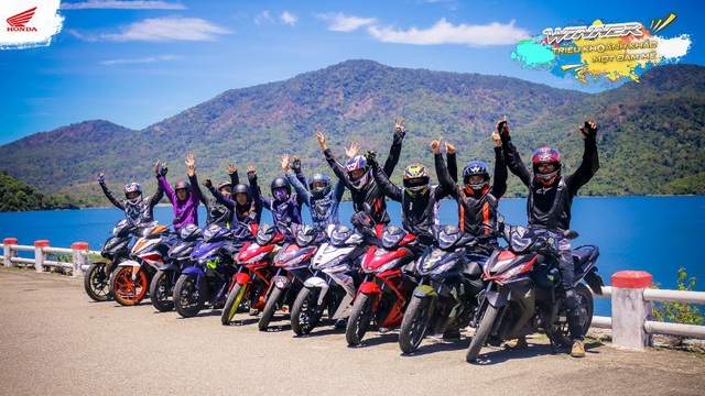 "Anh em biker “khô” nhưng mà cũng “tình” lắm!" - 3
Hơn một năm qua, các CLB Honda Winner đã trở thành ngôi nhà thứ 2 của các anh em có chung niềm đam mê với chiếc xe này. Bài dự thi đạt giải Nhì của biker Nguyễn Quý Phương (CLB Winner The Joker)