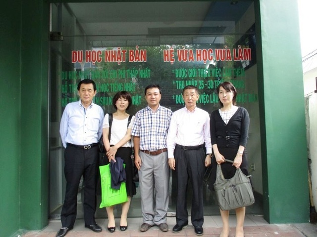 Bí quyết chọn Công ty tư vấn du học Nhật Bản tại Huế uy tín - 7 Các đối tác từ các trường Nhật Bản về thăm và chụp ảnh tại Công ty TNHH Đào tạo ngoại ngữ và Tư vấn Du học PMT