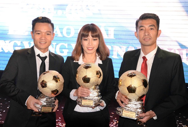 Thanh Trung, Kiều Trinh rạng rỡ trong ngày nhận Quả bóng vàng Việt Nam 2017 - 5 Bộ ba QBV nam, nữ, futsal