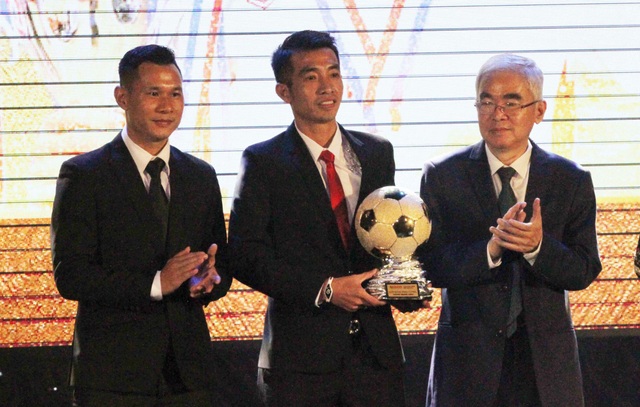 Thanh Trung, Kiều Trinh rạng rỡ trong ngày nhận Quả bóng vàng Việt Nam 2017 - 4 Phùng Trong Luân (Thái Sơn Nam - giữa) là cầu thủ futsal hay nhất trong năm 2017