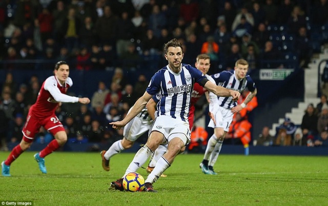 West Brom 1-1 Arsenal: Trái đắng cho "Pháo thủ" - 1
Rodriguez thực hiện thành công quả phạt đền ở phút 89