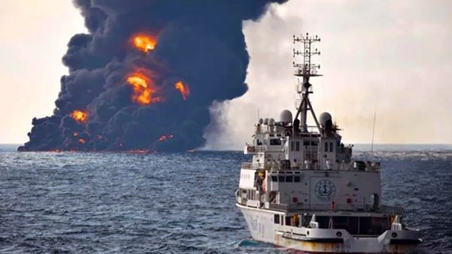 Tàu dầu Iran phát nổ và chìm xuống biển sau va chạm tàu Trung Quốc - 1
Tàu Iran bốc cháy hơn 1 tuần và đắm sau cú nổ cực mạnh ngày 14/1. (Ảnh: SCMP)