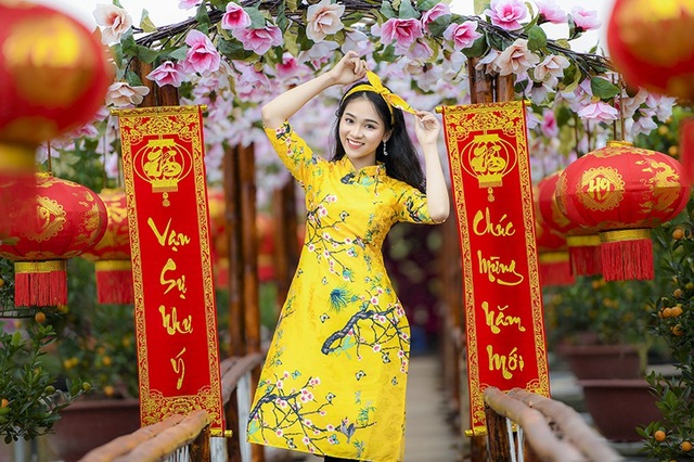 Ước mơ trở thành người mẫu, diễn viên của cô lớp trưởng xinh đẹp - 3 Bên cạnh học tập, Ngọc Anh còn được bạn bè ngưỡng mộ bởi cô sở hữu vẻ đẹp cuốn hút. Nhờ gương mặt đẹp, Ngọc Anh khá có tiếng trong giới người mẫu ảnh Hà thành.