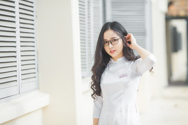 Nữ sinh 10X đẹp tựa “thiên thần” trong tà áo dài trắng - 4
Thảo Huyền có tính cách vui vẻ, hoạt náo và thi thoảng cũng rất “lầy lội” với hội bạn bè. 10x cho biết rất yêu quý động vật, đặc biệt là thích nuôi cún con.