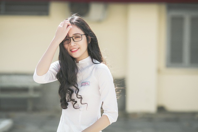 Nữ sinh 10X đẹp tựa “thiên thần” trong tà áo dài trắng - 8
Ước mơ của Thảo Huyền là theo học ngành kinh doanh hoặc kế toán, tuy nhiên hiện tại cô bạn vẫn còn đang đắn đo trong việc chọn trường.