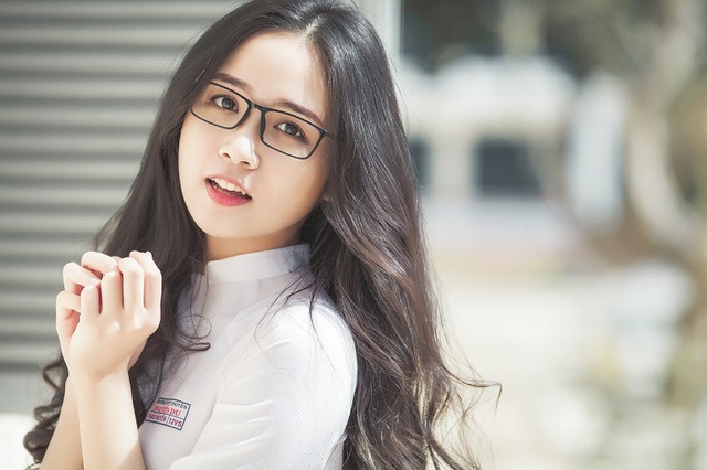 Nữ sinh 10X đẹp tựa “thiên thần” trong tà áo dài trắng - 9
Huyền hy vọng trong thời gian tới sẽ suy nghĩ thật kỹ để tìm được một ngôi trường phù hợp với khả năng và giúp Huyền thực hiện được ước mơ.