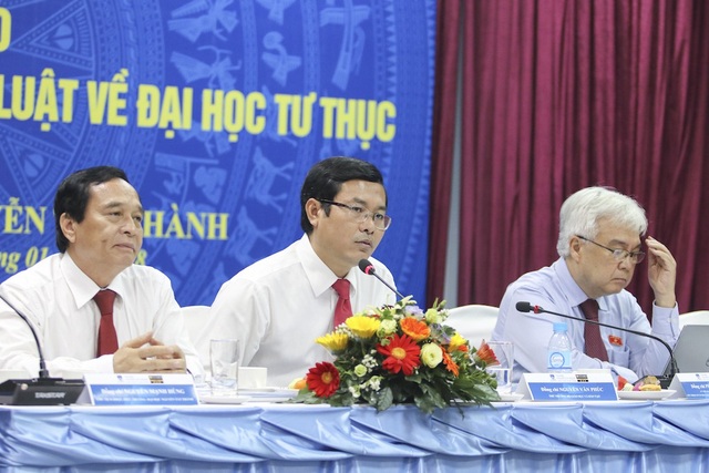 
PGS.TS Nguyễn Văn Phúc, Thứ trưởng Bộ GD-ĐT (giữa) phát biểu tại hội thảo.
