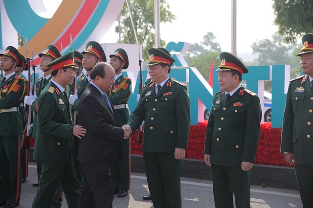 Viettel đổi tên thành Tập đoàn Công nghiệp – Viễn thông Quân đội - 2
Thủ tướng Chính phủ đến thăm và làm việc tại Viettel.