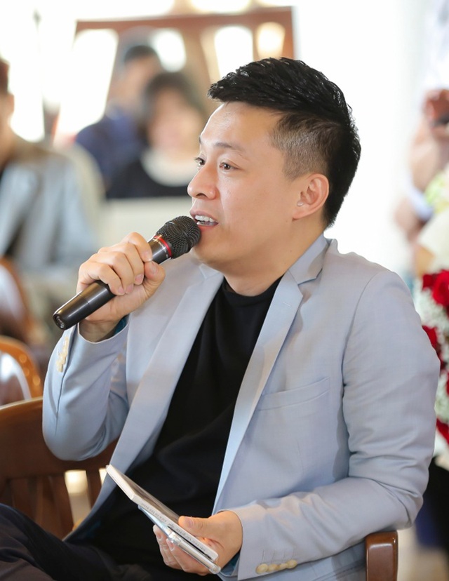 Tiêu Châu Như Quỳnh khóc chia sẻ lý do chưa từng nhờ chú Lam Trường giúp đỡ - 9 Nam ca sĩ Lam Trường cho biết, bất cứ khi nào cô cháu gái cần sự giúp đỡ anh cũng rất sẵn lòng. Tuy nhiên vì cái tôi và không muốn bị nhắc với danh xưng cháu ca sĩ nổi tiếng nên Tiêu Châu Như Quỳnh tự đi trên chính đôi chân của mình, chưa bao giờ mở lời với chú để nhờ sự giúp đỡ của chú.