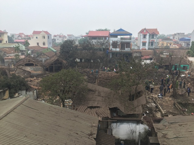 Vụ nổ kinh hoàng ở Bắc Ninh: Dựng các chốt trực 24/24h kiểm tra xe phế liệu - 3 Hiện trường vụ nổ nhìn từ trên cao
