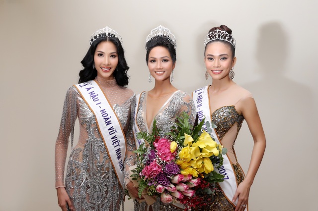 Top 3 Hoa hậu Hoàn vũ Việt Nam 2017 - Hoa hậu H’hen Niê, Á hậu 1 Hoàng Thùy và Á hậu 2 Mâu Thủy.
