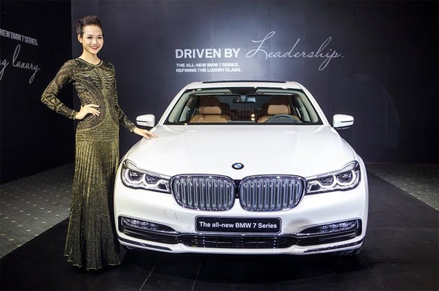 BMW sẽ thu hồi 600 xe bị "giam" tại cảng Việt Nam - 3 Việc tiếp quản và kinh doanh các thương hiêu xe sang BMW/MINI và các phân khúc môtô hai bánh sẽ khác nhiều so với những gì Thaco đang làm với các thương hiệu hiện đang quản lí. Sẽ không còn chuyện giảm giá 5 triệu đồng tuỳ từng phiên bản như Thaco đã từng làm với KIA, Mazda và cả Peugeot.