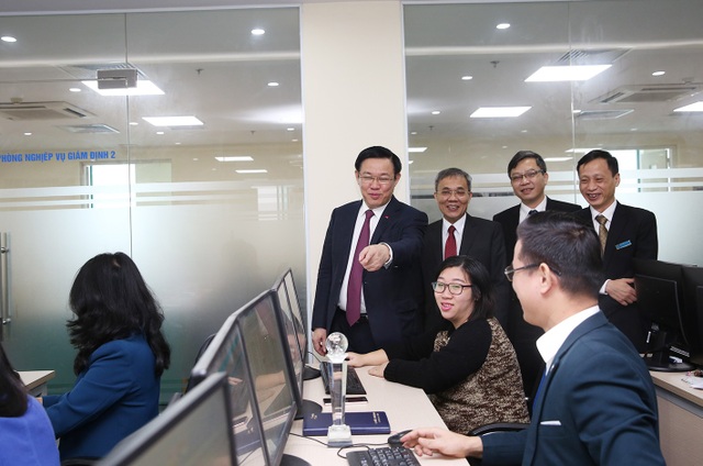 Phó Thủ tướng: Trục lợi bảo hiểm chính là tham nhũng - 1 Phó Thủ tướng Vương Đình Huệ đánh giá cao việc ứng dụng CNTT trong quản lý quỹ bảo hiểm xã hội