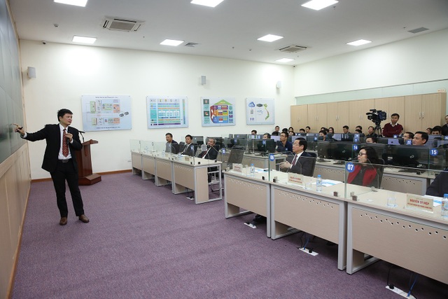 Phó Thủ tướng: Trục lợi bảo hiểm chính là tham nhũng - 2 Phó Thủ tướng nghe báo cáo của lãnh đạo Bảo hiểm xã hội Việt Nam