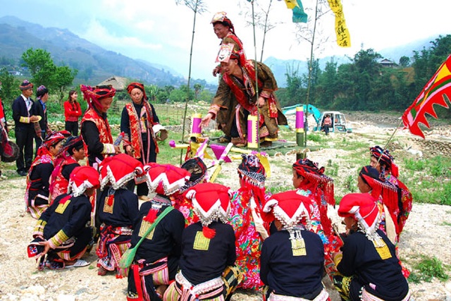 le-hoi-sapa.jpg le-hoi-sapa.jpg