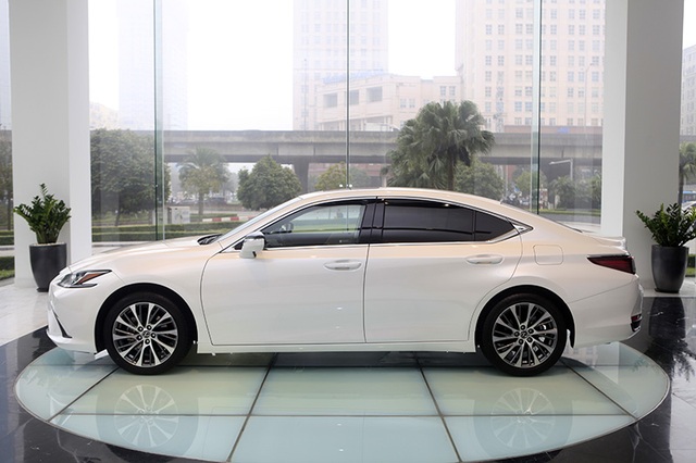 Giá bán 2,49 tỉ đồng, Lexus ES 250 2019 có gì cho khách hàng tại Việt Nam? - 4