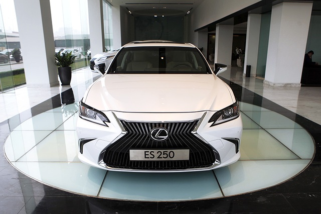 Giá bán 2,49 tỉ đồng, Lexus ES 250 2019 có gì cho khách hàng tại Việt Nam? - 3