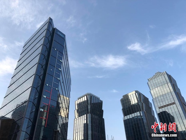 Nhiệt kế khổng lồ cao hơn 53m, thiết kế bên ngoài tòa cao ốc - 1 Nhiệt kế khổng lồ cao hơn 53m, thiết kế bên ngoài tòa cao ốc - 1