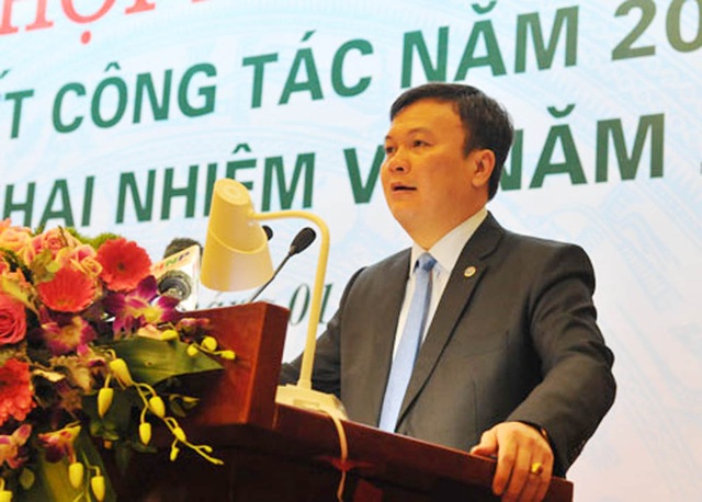 ong vu kien trung copy.jpg ong vu kien trung copy.jpg