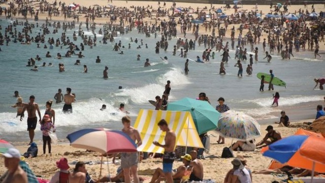 Australia nóng kỷ lục gần 50 độ C, nhựa đường tan chảy