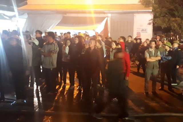 Lửa bốc lên trong đêm tại chợ đầu mối lớn nhất Thanh Hóa - 1