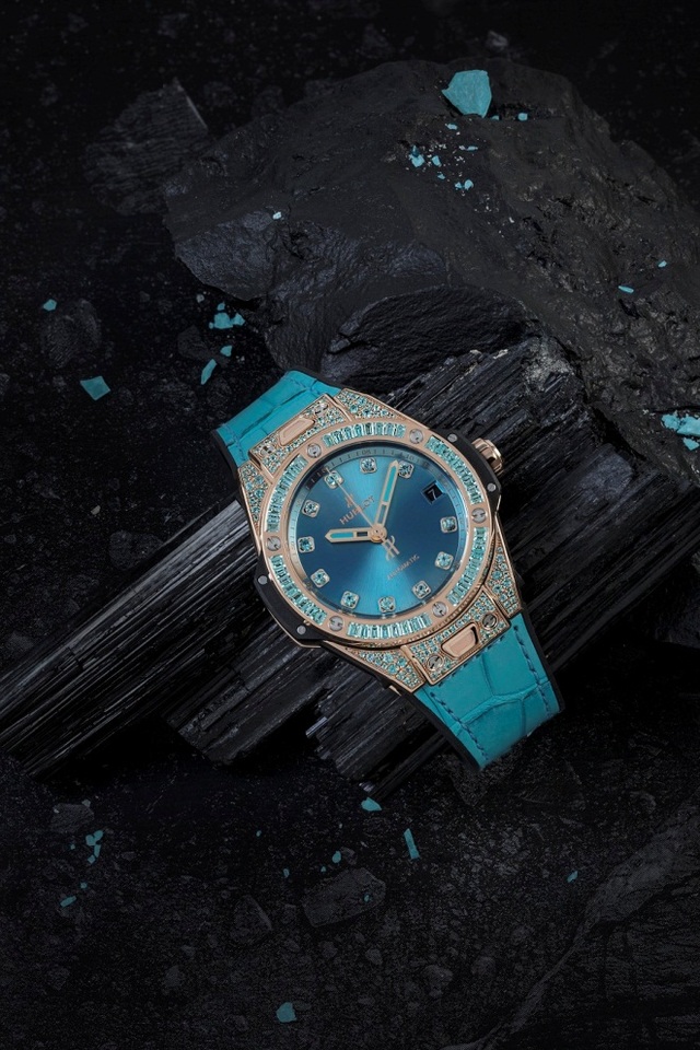 Hublot lần đầu tiên đưa loại đá hiếm hơn cả kim cương lên đồng hồ - 5 Hublot lần đầu tiên đưa loại đá hiếm hơn cả kim cương lên đồng hồ - 5