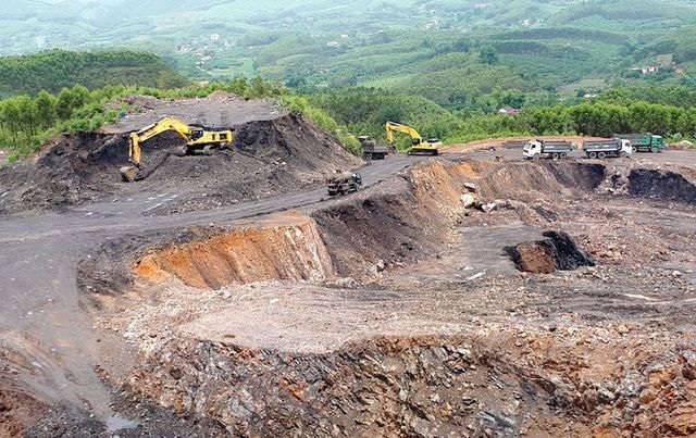 Yêu cầu làm rõ trách nhiệm của doanh nghiệp “đẻ” ra núi phế thải “quái dị” tại Bắc Giang - 2 Yêu cầu làm rõ trách nhiệm của doanh nghiệp “đẻ” ra núi phế thải “quái dị” tại Bắc Giang - 2