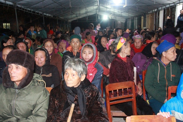 Xúc động đêm giao lưu “Xuân ấm Đèo Ngang” giúp bà con nghèo Hà Tĩnh đón Tết - 2 Xúc động đêm giao lưu “Xuân ấm Đèo Ngang” giúp bà con nghèo Hà Tĩnh đón Tết - 2