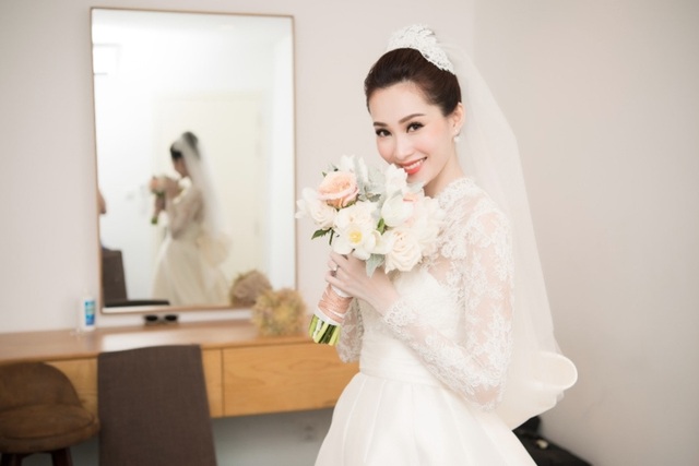 hoa hau dang thu thao .jpg hoa hau dang thu thao .jpg